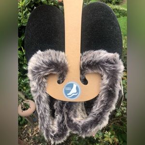 Acorn Faux Fur Slippers Women’s 11/12